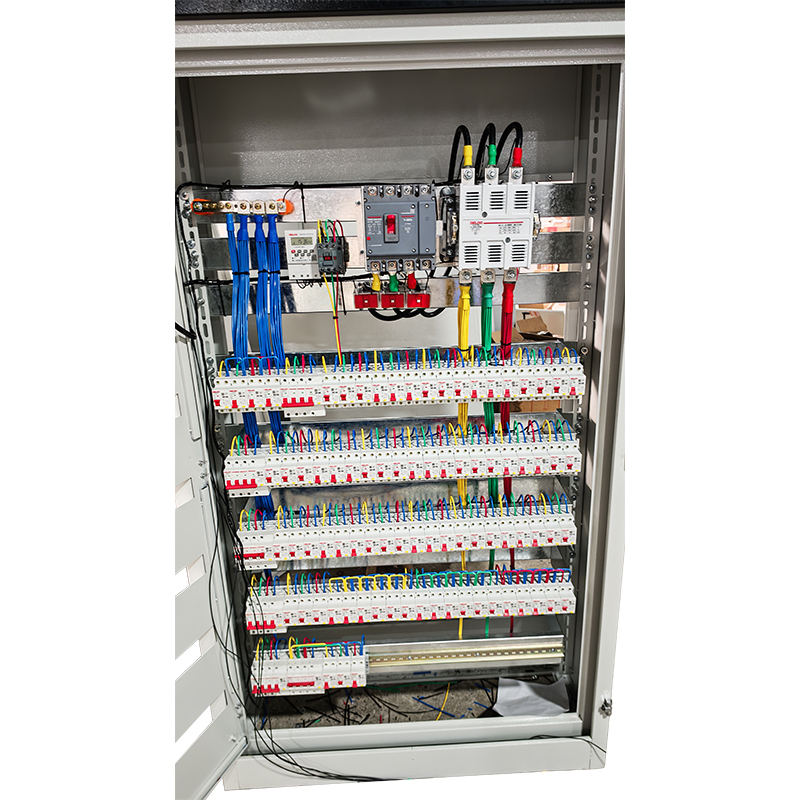 How to accurately select and design the current carrying capacity of the busbars inside the distribution cabinet based on the load characteristics?